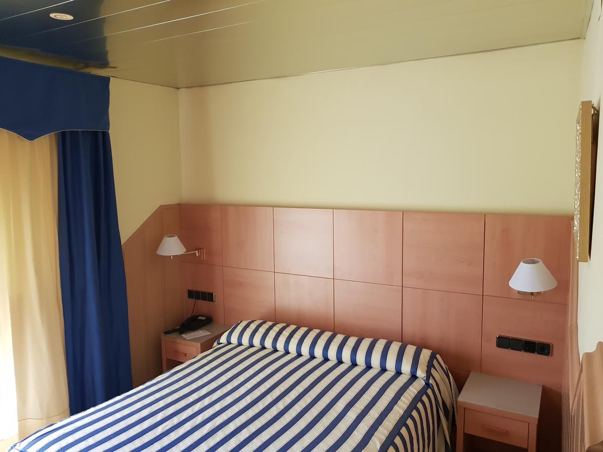Hostal Milenium Els Monjos Екстер'єр фото