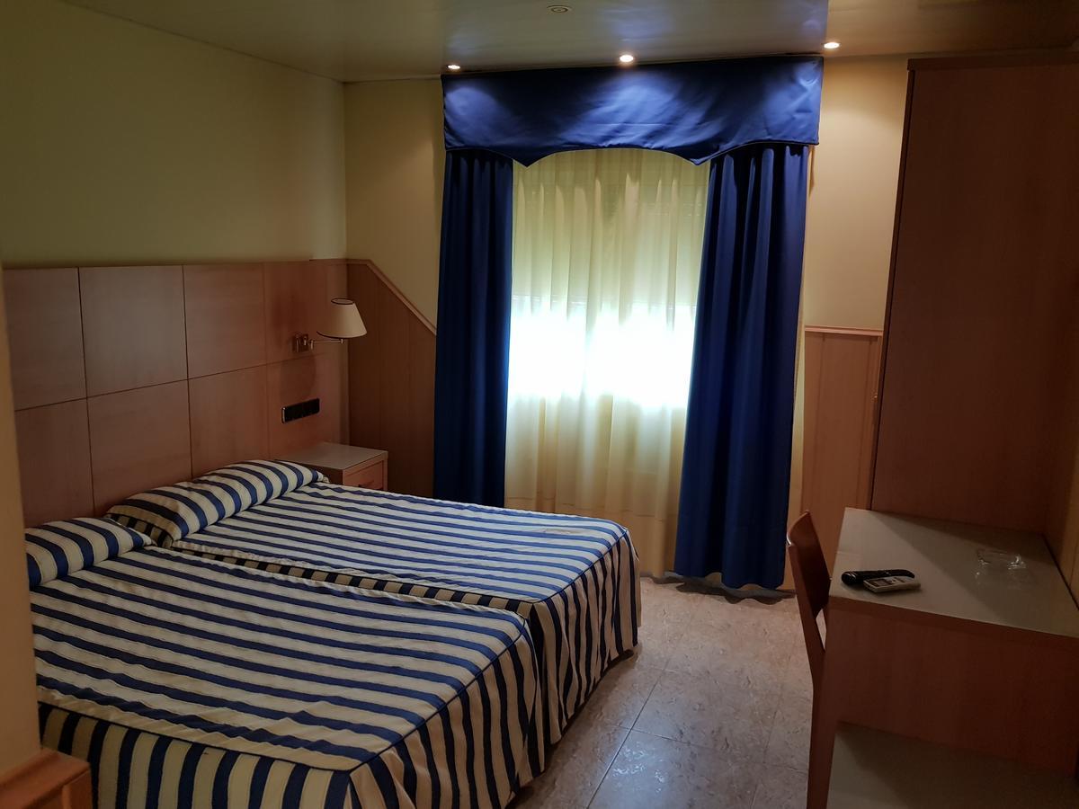 Hostal Milenium Els Monjos Екстер'єр фото