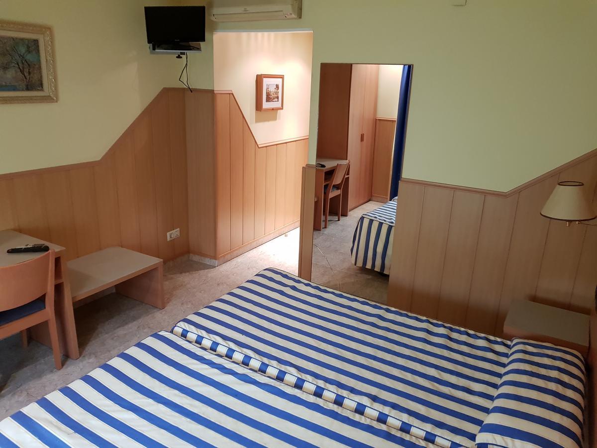 Hostal Milenium Els Monjos Екстер'єр фото