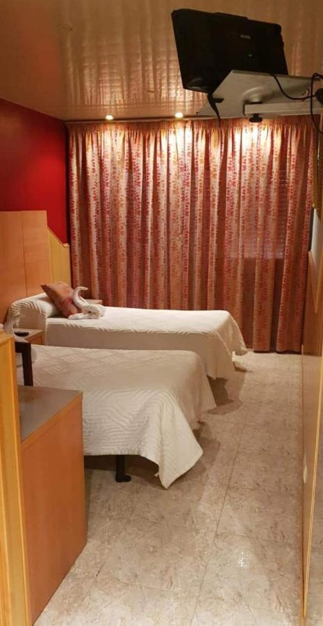 Hostal Milenium Els Monjos Екстер'єр фото